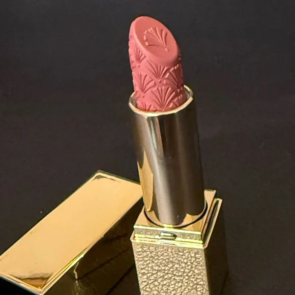 Limited edition Estée Lauder lipstick - Picture 5 of 6